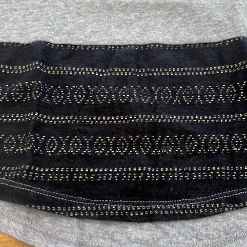 We all belong melange ethnic tea. Size 5 tea in excellent like new condition. - Picture 3 of 4